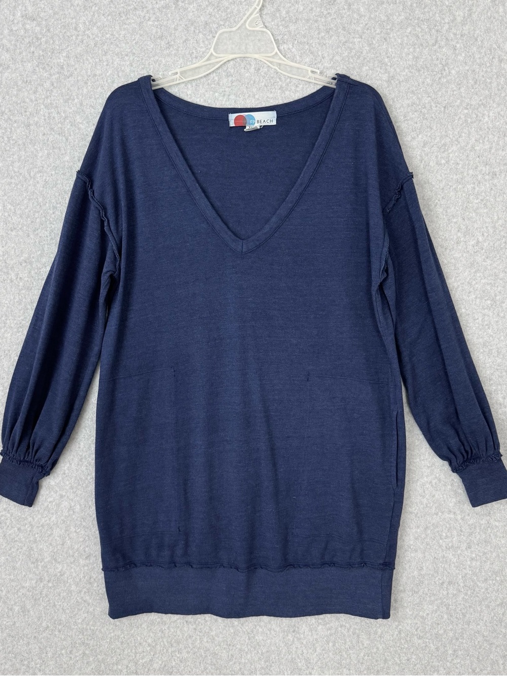 Free People Beach Oversized Knit Top V Neck Long Sleeve Pullover Pockets XS Blue